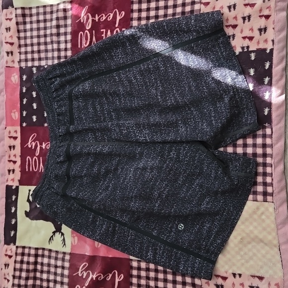 Lululemon Black Active Short Size Small - Picture 3 of 6